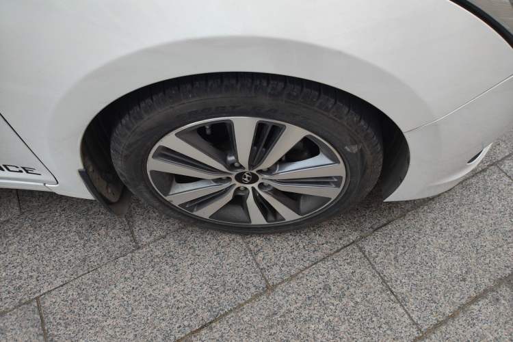 Used Hyundai Mistra 2014 1.8L Automatic Deluxe DLX Model Right Front Wheel Hub