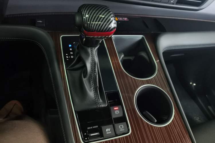 Used Toyota Granvia 2024 2.5L Hybrid Prestige PLUS Edition
