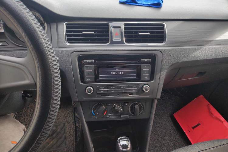 Used Skoda Rapid Spaceback 2019 Revised Version 1.5L Automatic Standard Edition China VI Audio And AC Panel