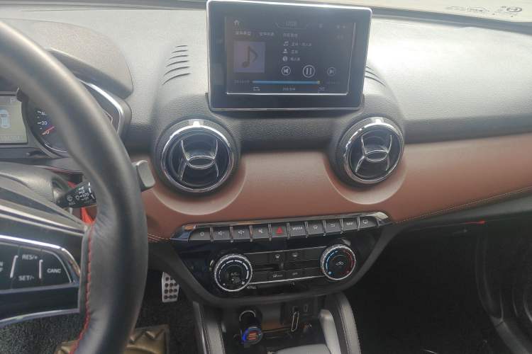 Used BAIC Changhe Q35 2016 1.5L Automatic Smart Edition Audio And AC Panel