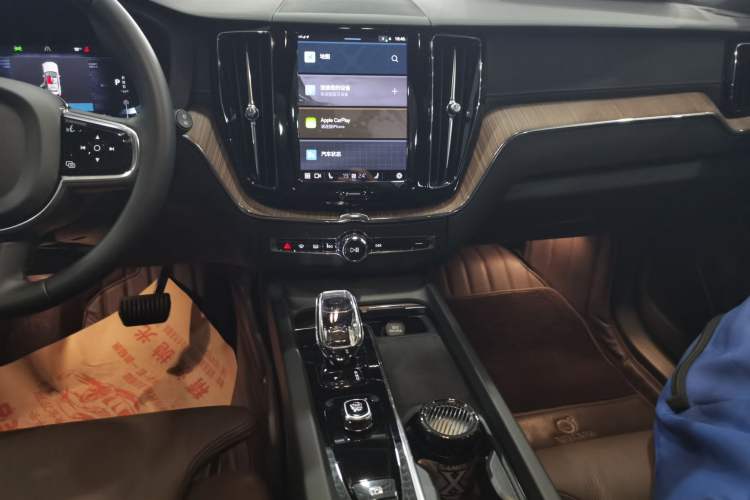 Used Volvo XC60 2023 B5 4x4 Smart Luxury Edition