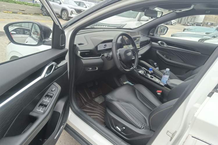 Used Geely Auto Coolray 2025 Bin Yue L 1.5T DCT Starlight Edition