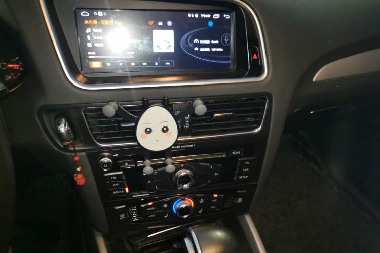 Used Audi Q5 2018 Collector's Edition 40 TFSI Ambition Model Audio And AC Panel