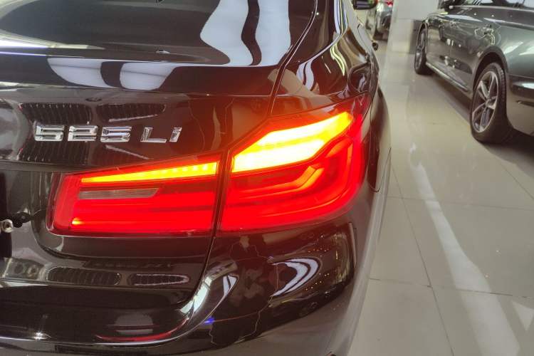 Used BMW 5 Series 2019 525Li Luxury Package