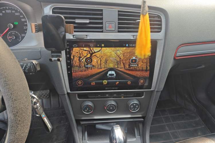 Used Volkswagen Golf 2016 230TSI Automatic Comfort Version Audio And AC Panel