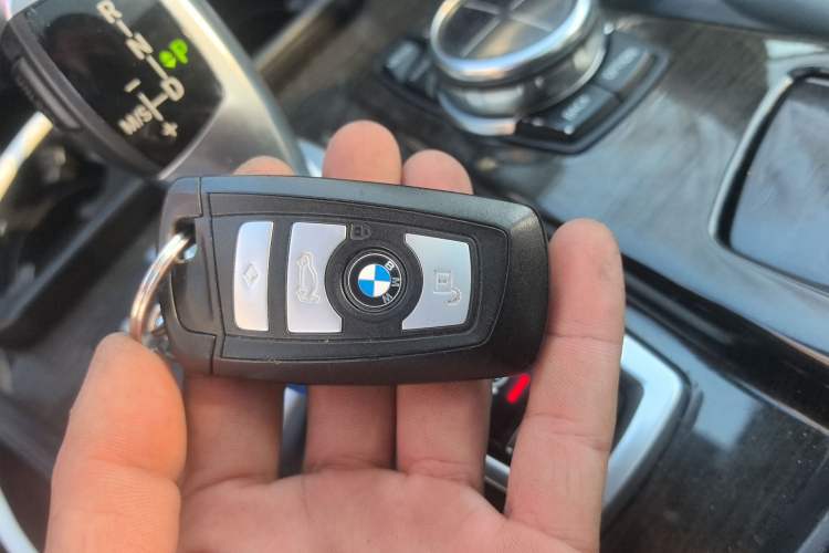 Used BMW 5 Series 2013 530Li Leading Model
