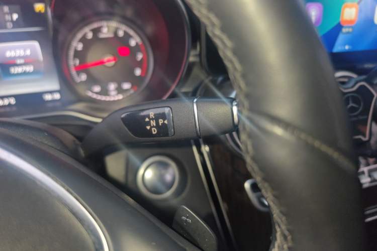 Used Mercedes-Benz GLC 2017 GLC 260 4MATIC Luxury Model Gear Lever