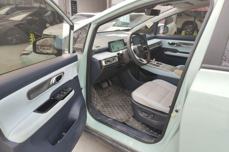 Used AION Y 2023 Plus 510 Tech Edition