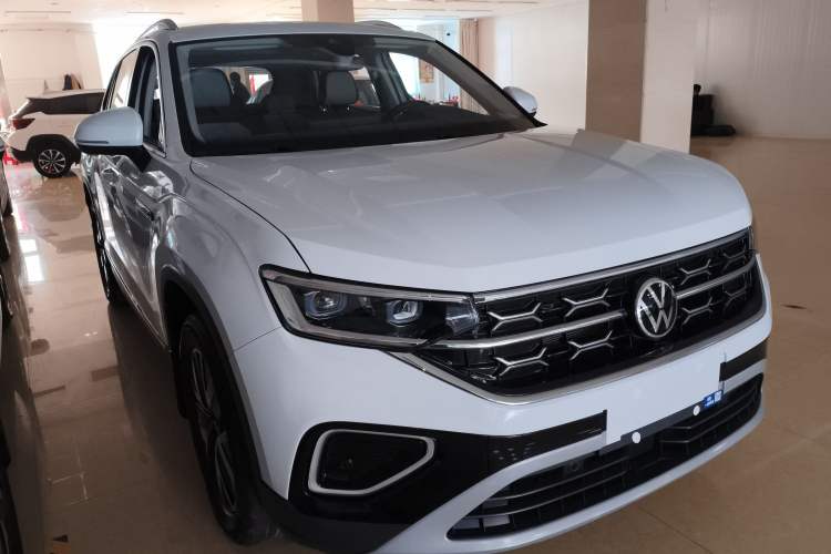 Used Volkswagen Tayron 2023 280TSI Two-Wheel-Drive Luxury Plus Advanced Version Front Right 45 Deg