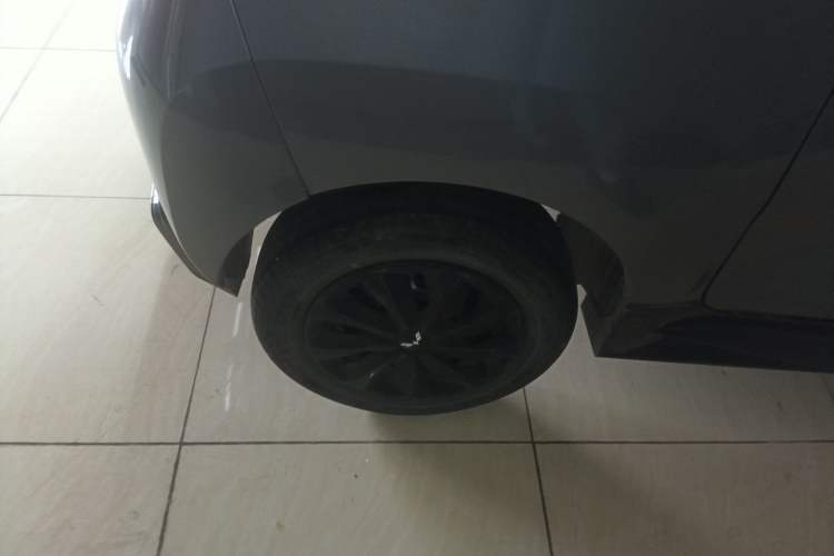 Used Wuling Hongguang MINIEV 2022 Macaron Premium Model – Lithium Iron Phosphate Right Rear Wheel Hub