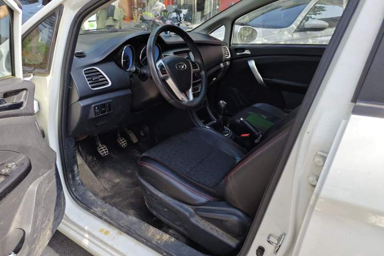 Used Cowin C3 2015 1.5L Manual Gold Diamond Edition
