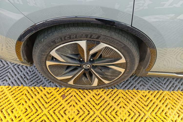 Used Mazda EZ-6 2024 Pure Electric 600 ZhiZun Edition Right Rear Wheel Hub