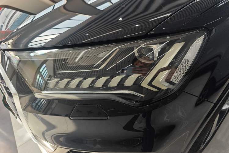 Used Audi Q7 2020 55 TFSI quattro S line sports model Left Front Headlight
