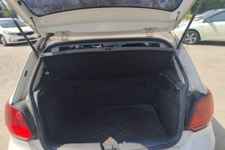 Used Volkswagen Polo 2014 1.4L Manual Fashion Edition
