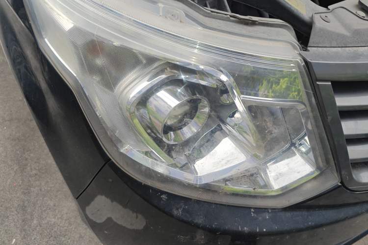 Used Wuling Zhengcheng 2015 1.8L Comfort Model LJ479QE2 Right Front Headlight