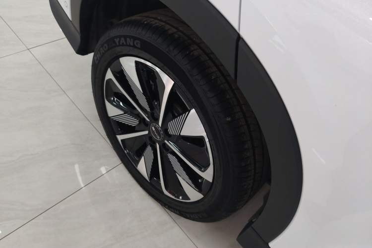 Used BYD Song PLUS New Energy 2025 DM-i Smart Drive 112KM Prestige Model Right Rear Wheel Hub