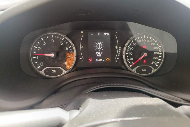 Used Jeep Renegade 2017 180T Automatic High-Energy Version Odometer Close Up