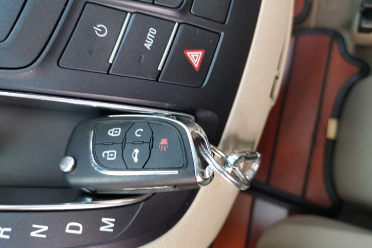 Used Buick GL8 2018 28T Luxury Model China VI Standard Vehicle Key