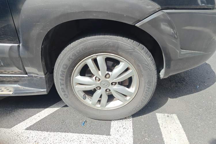 Used Hyundai Tucson 2009 2.0L Manual Two-Wheel Drive Fashion Edition Right Front Wheel Hub