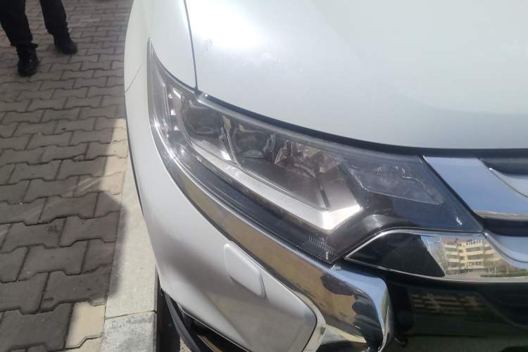 Used Mitsubishi Outlander 2016 2.4L 4x4 Elite Edition 5 Seats Right Front Headlight