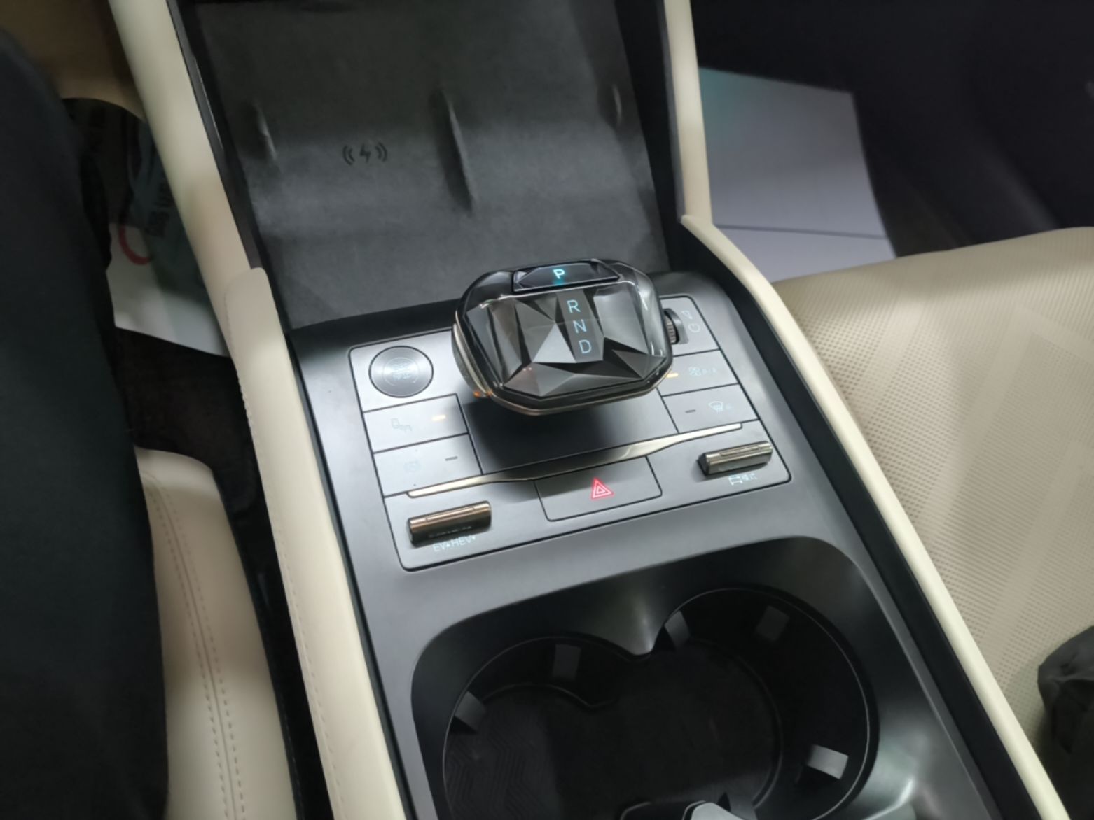 BYD Qin L 2024 DM-i 120KM Excellence Model — снимка 16