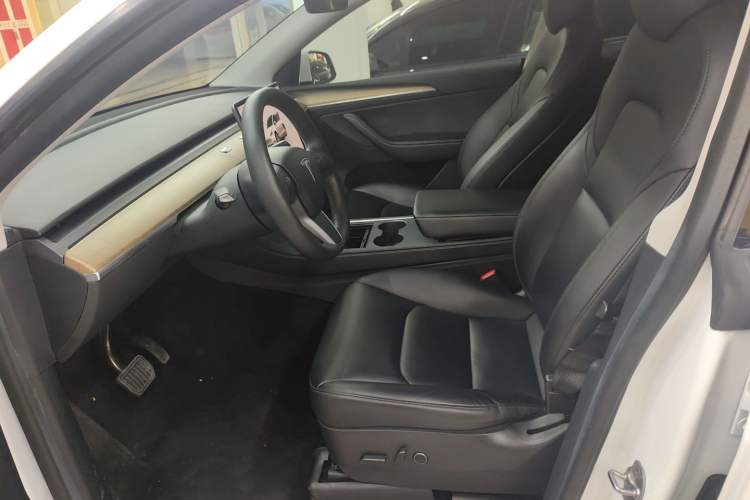 Used Tesla Model Y 2022 Long-Range All-Wheel-Drive Version
