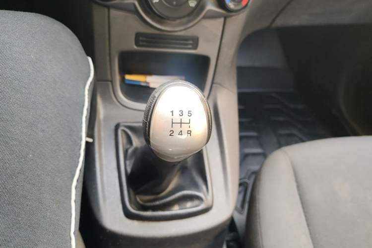 Used Ford Fiesta 2013 Sedan 1.5L Manual Fashion Edition Gear Lever