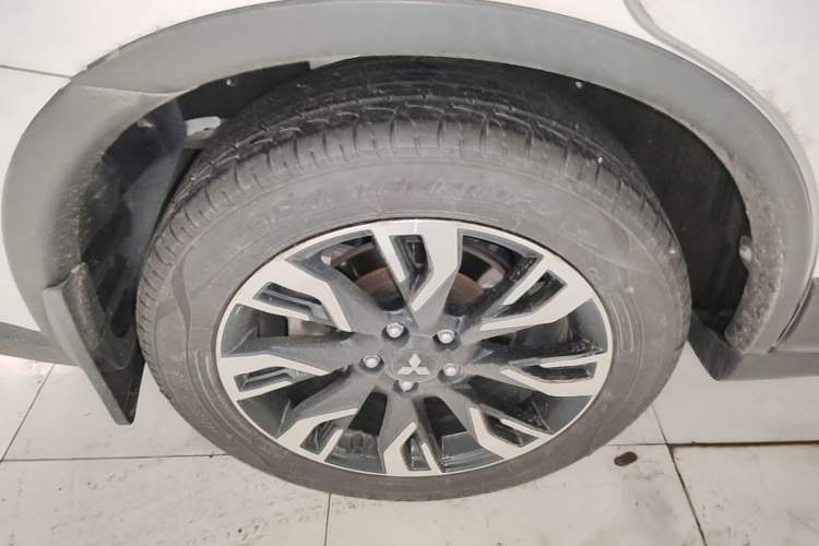 Used Mitsubishi Outlander 2019 2.0L Two-Wheel Drive Comfort Edition 5 Seats China VI Standard
