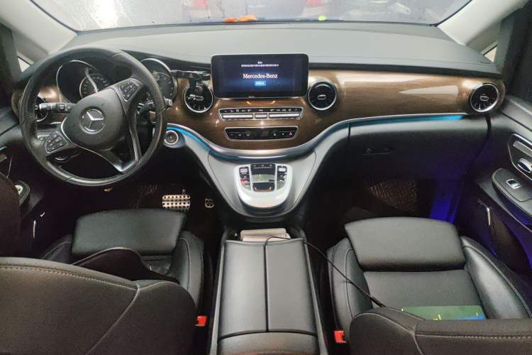 Used Mercedes-Benz V-Class 2022 V 260 L Long-wheelbase Luxury Edition Center Console