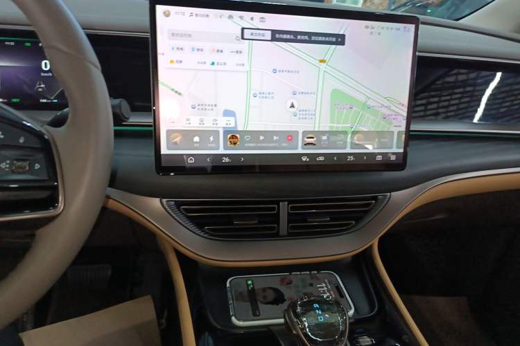 Used Denza D9 2022 DM-i 970 Four-Wheel Drive Flagship Model Audio And AC Panel