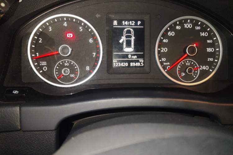 Used Volkswagen Tiguan 2012 1.8TSI Automatic All-Wheel Drive Elite Edition Odometer Close Up