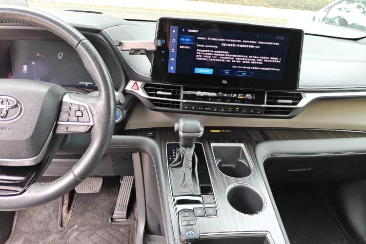 Used Toyota Granvia 2022 2.5L Hybrid Flagship Edition
