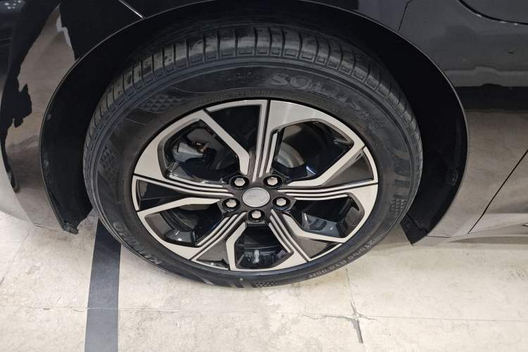 Used Hongqi E-QM5 2023 Base Travel Edition