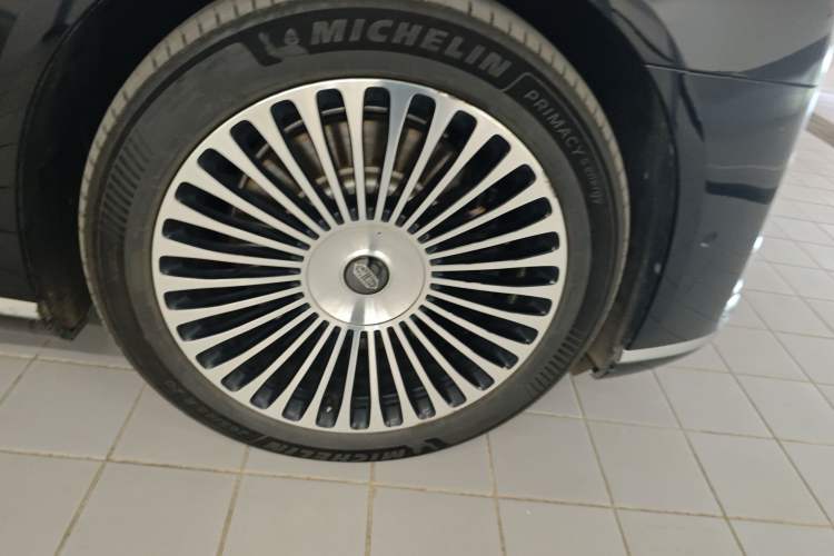 Used Hima S800 2025 Model, Range-Extended Starlight Premium Edition, 5 Seats Right Front Wheel Hub