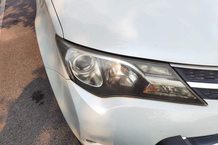 Used Toyota RAV4 2015 2.0L CVT Two-Wheel Drive Fashion Edition Right Front Headlight