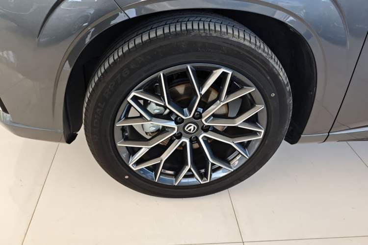 Used CHANGAN UNI-Z 2025 1.5T Premium Edition Left Front Wheel Hub