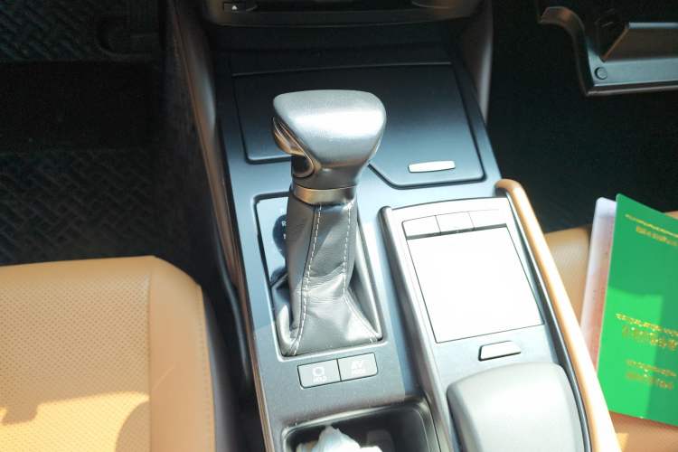 Used Lexus ES 2020 300h Premier Edition