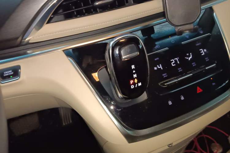 Used Buick GL8 2023 Facelifted Land Cruiser Executive Luxury Version
