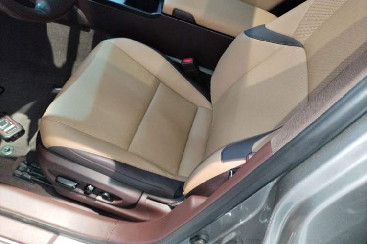 Used Lexus ES 2020 300h Deluxe Edition
