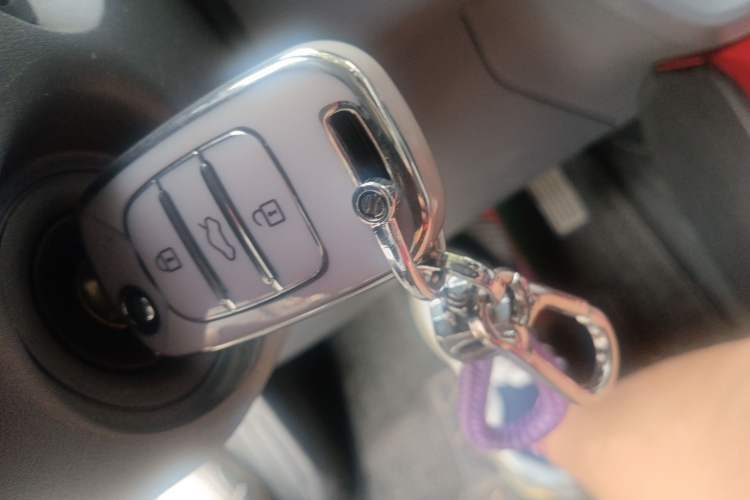 Used Wuling Yangguang 2024 300km Range Practical Window-Sealed Version 60kW Interior 1