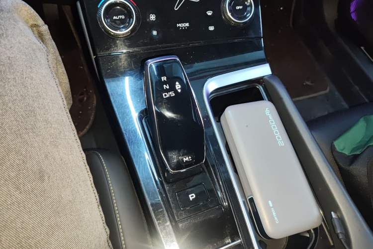 Used Bestune B70 2022 Third Generation 1.5T Automatic Enjoyment Version Gear Lever