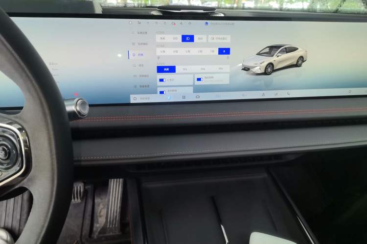 Used Geely Galaxy E8 2025 620 km All-Wheel Drive Starship LiDAR-Enabled Intelligent Driving Version Audio And AC Panel