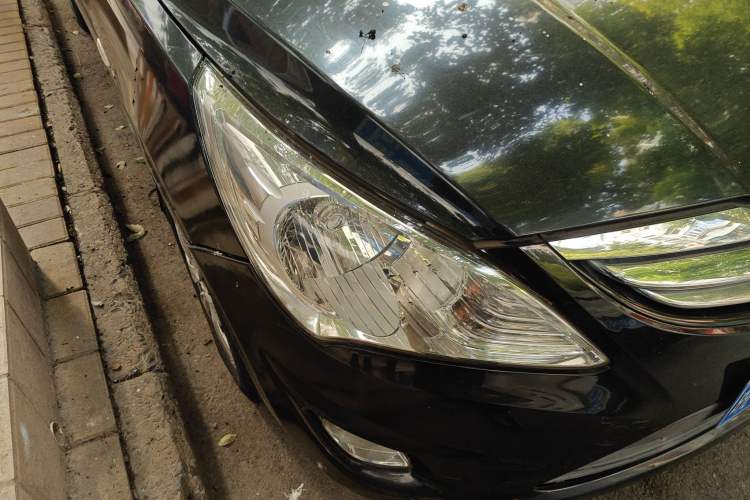 Used Hyundai Verna (older generation) 2010 Sedan 1.4L Automatic Comfort Model GS Right Front Headlight