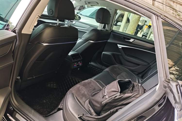 Used Audi A7L 2024 45TFSI S-line Dream-Building Edition Flow Crystal Package
