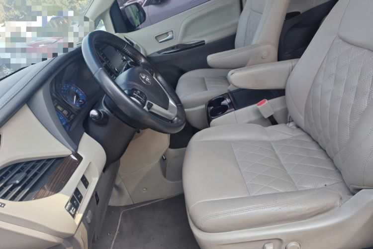 Used Toyota SIENNA 