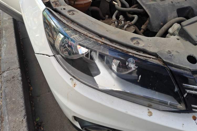 Used Volkswagen Tiguan 2012 2.0 TDI Comfort Edition Right Front Headlight