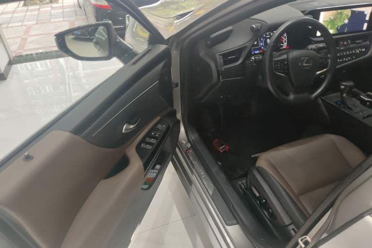 Used Lexus ES 2023 200 Excellence Edition