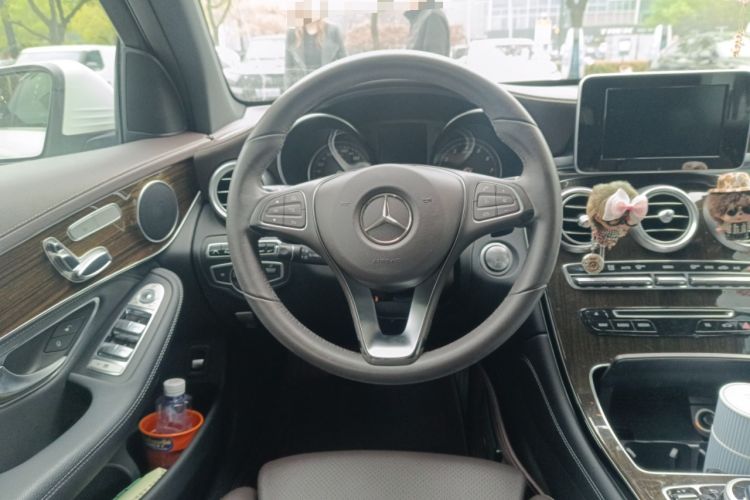 Used Mercedes-Benz GLC 2016 GLC 260 4MATIC Luxury Model Steering Wheel