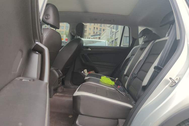 Used Volkswagen Tiguan L 2017 380TSI Automatic All-Wheel-Drive Luxury Edition Left Rear Seat