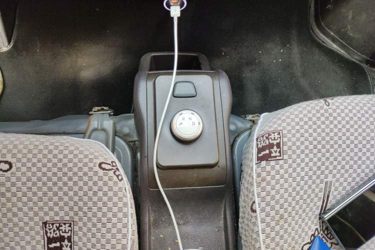 Used Wuling Rongguang EV 2022 Basic Model Enclosed-Window Vehicle with 2 Seats Equipped with Penghui Battery
